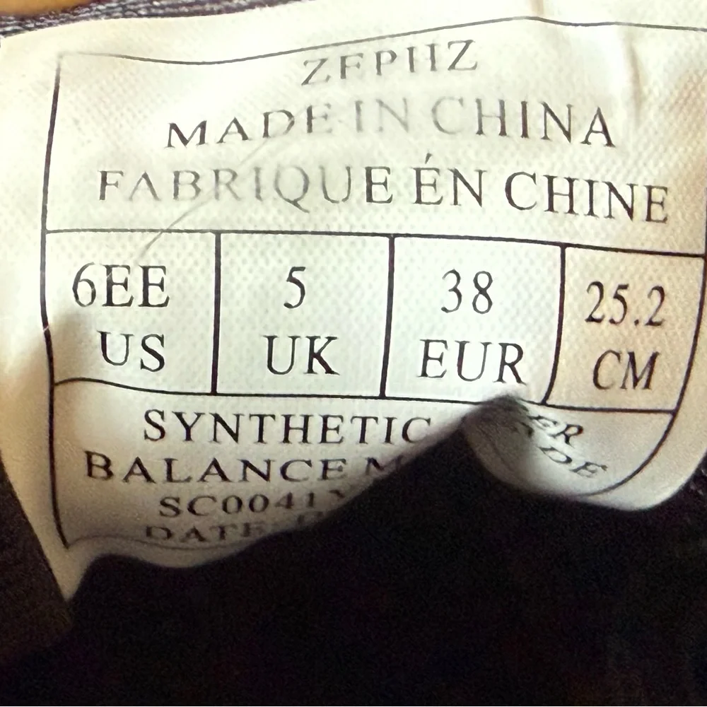 Big Kids’ Wide Traxx Soccer Cleats - Youth Size 6EE - Picture 7 of 11